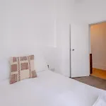 Stylish & Light Victorian 2Bd Flat - Holland Park