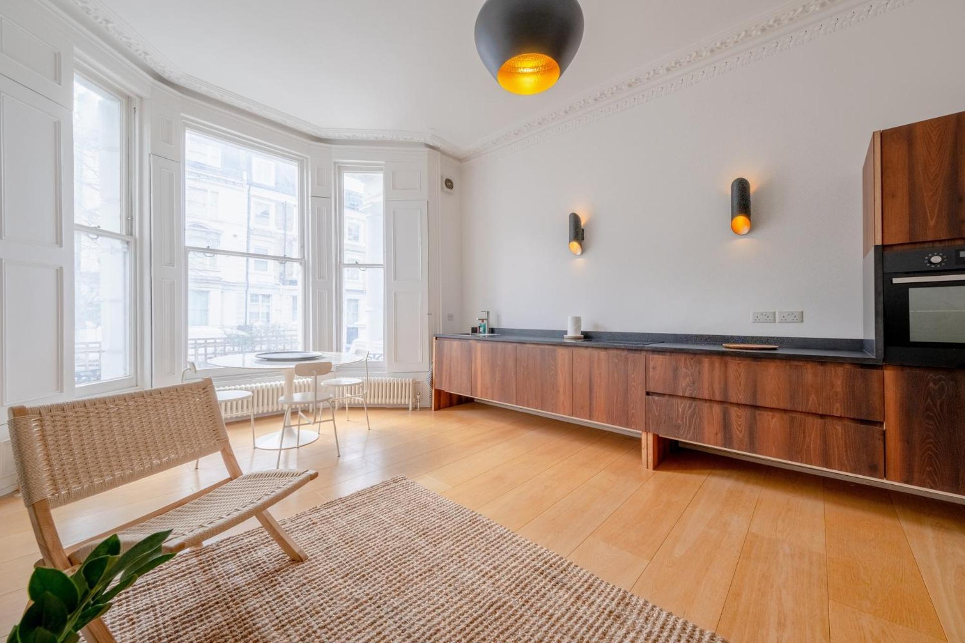 Apartment Stylish & Light Victorian 2bd Flat - Holland Park London