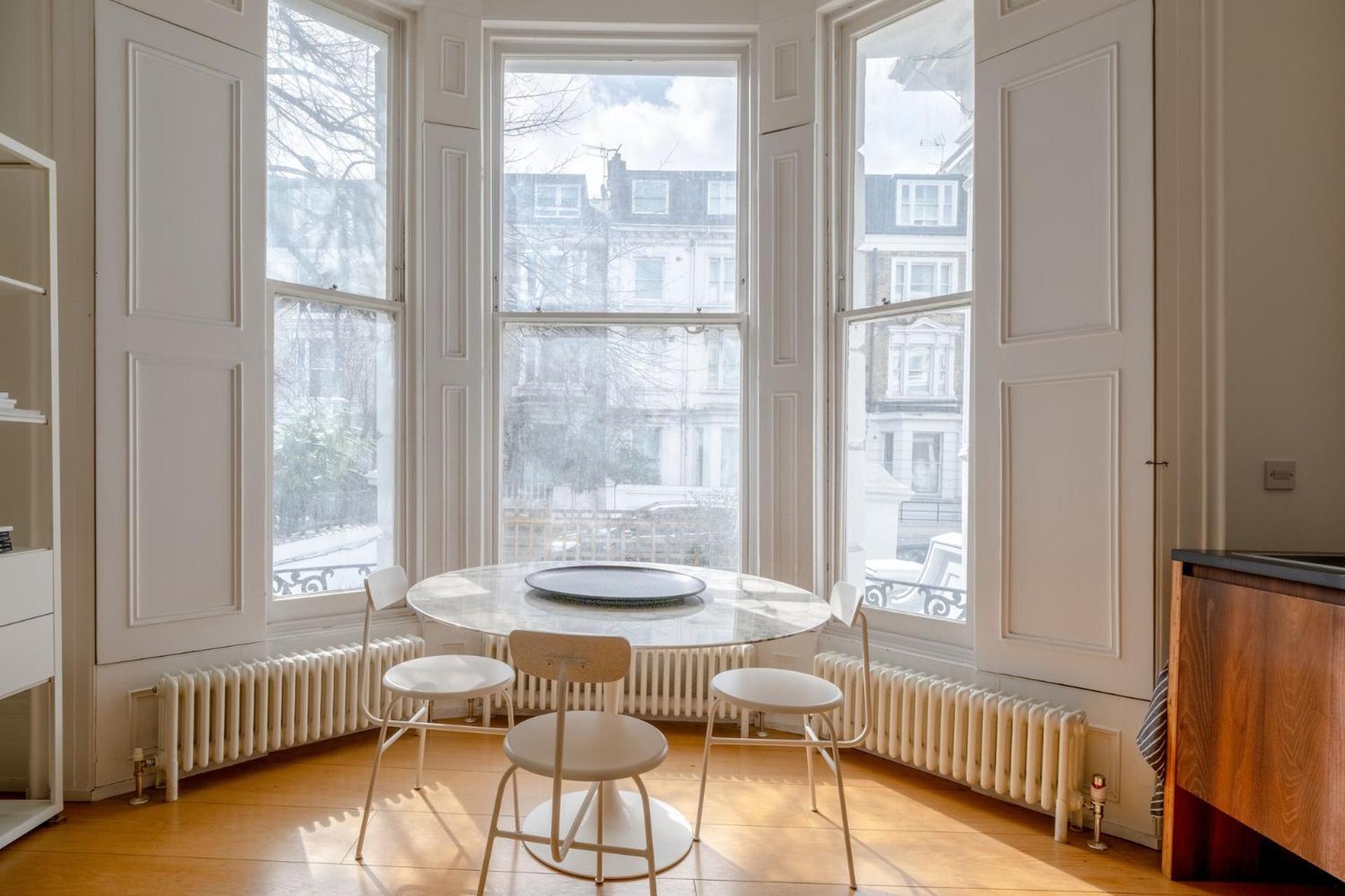 Stylish & Light Victorian 2bd Flat - Holland Park Apartment *