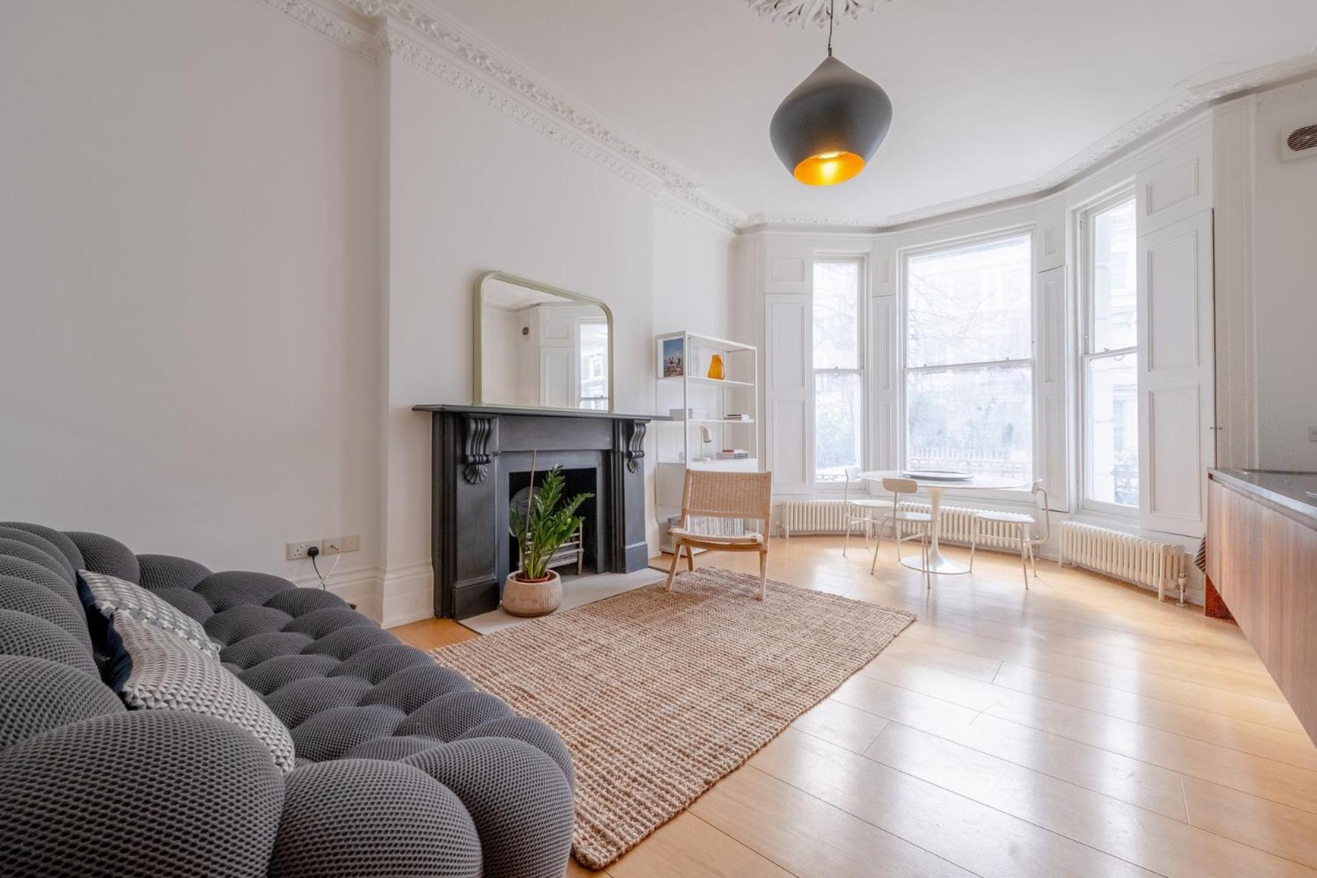 Apartment Stylish & Light Victorian 2bd Flat - Holland Park